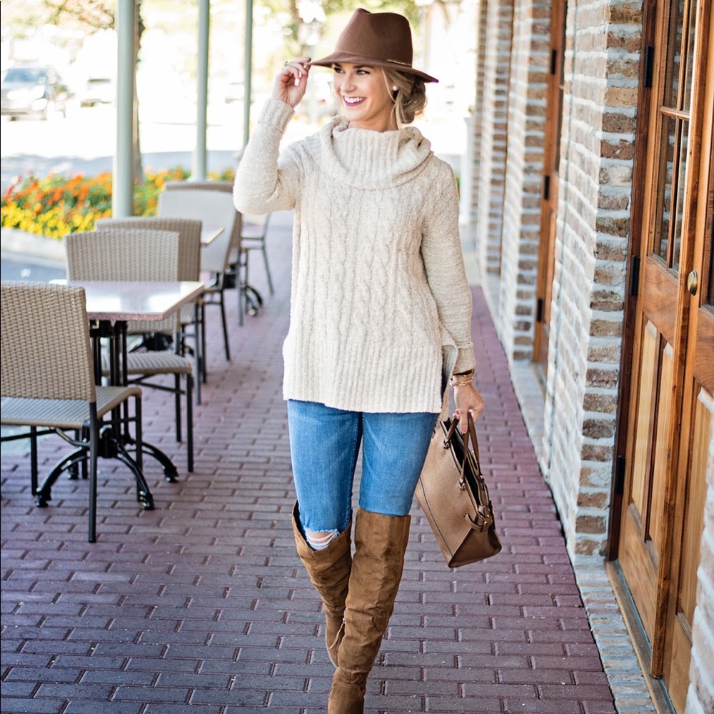 Mossimo Supply Co. Women’s Cowl Neck Pullo…